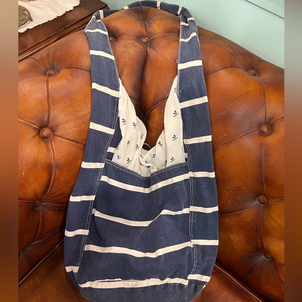 Unbranded over the shoulder beach bag in GUC